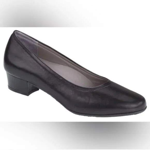 SAS Regina Pumps in Black - Picture 1 of 16